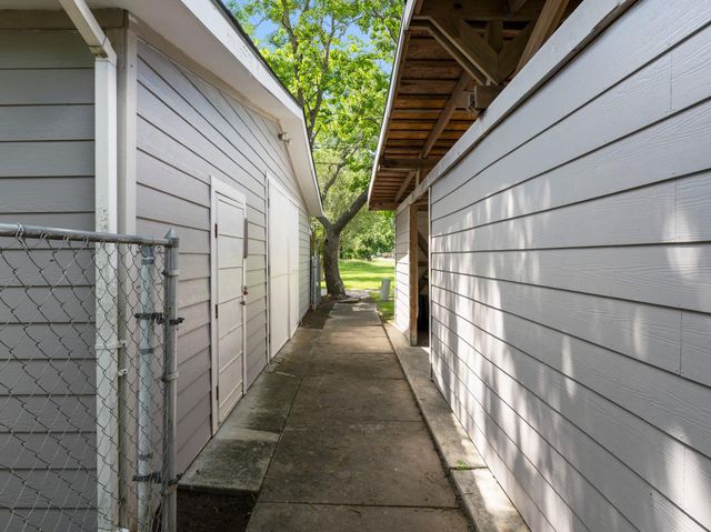 1500 6th St, Bay City, TX 77414