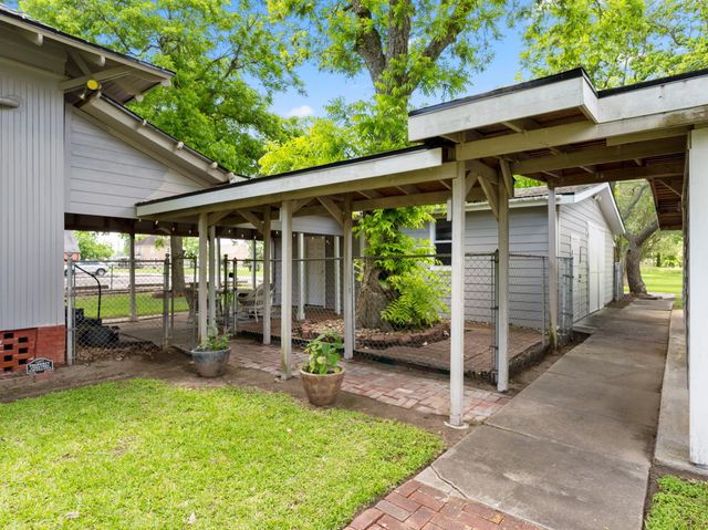 1500 6th St, Bay City, TX 77414