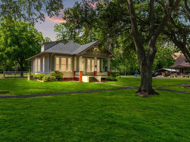 1500 6th St, Bay City, TX 77414