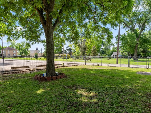 1500 6th St, Bay City, TX 77414