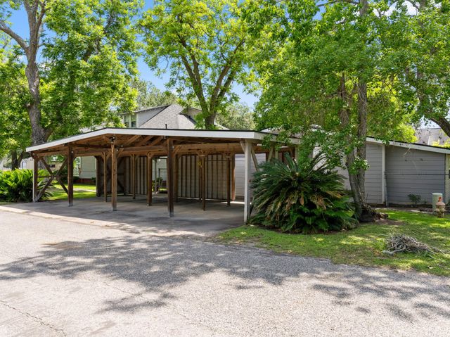 1500 6th St, Bay City, TX 77414
