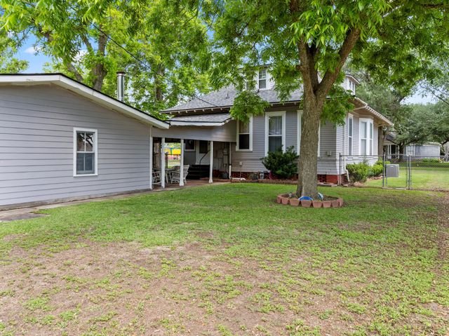 1500 6th St, Bay City, TX 77414