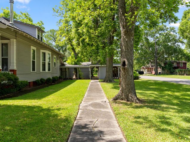 1500 6th St, Bay City, TX 77414