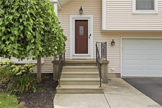 76 Doehaven Circle, Lancaster, NY 14043