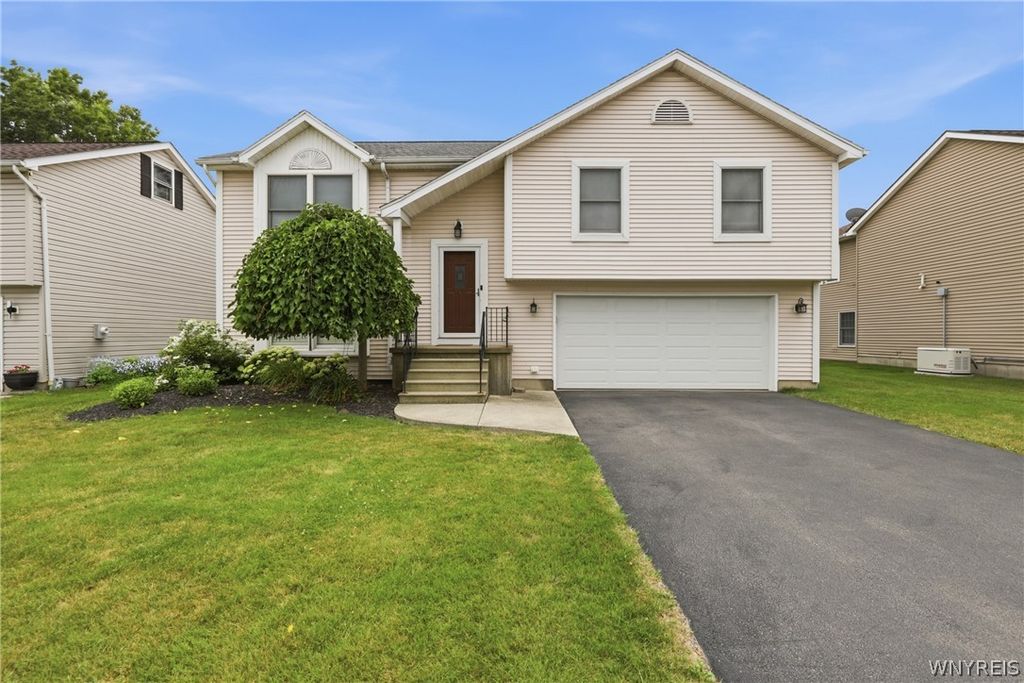 76 Doehaven Circle, Lancaster, NY 14043
