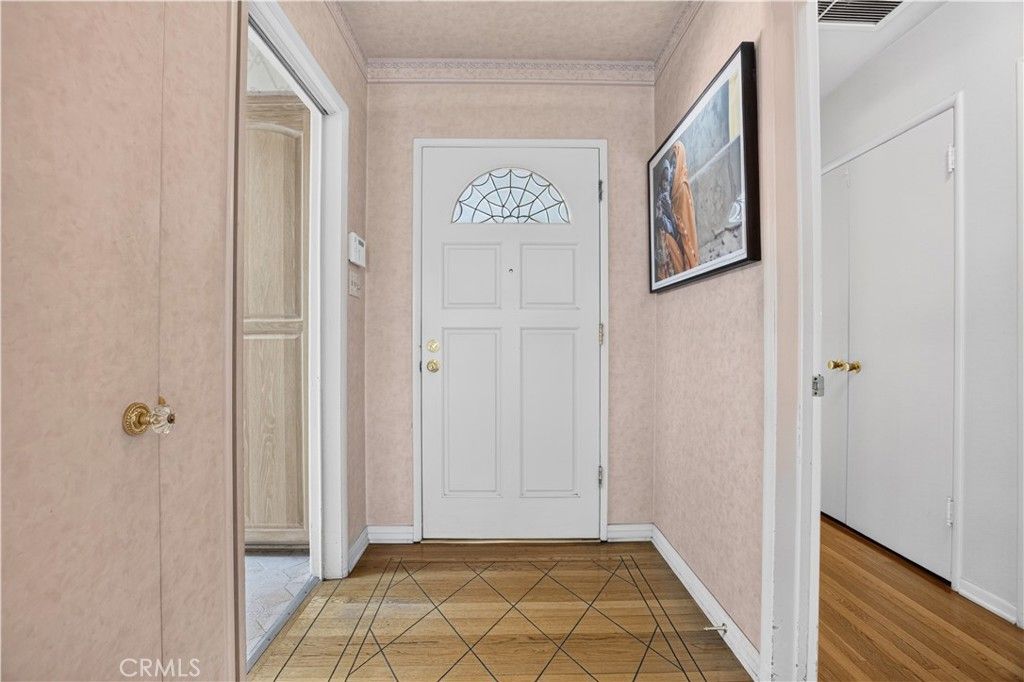 5961 Hillview Park, Valley Glen, CA 91401 — photo 3