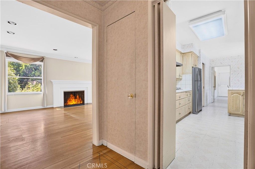 5961 Hillview Park, Valley Glen, CA 91401 — photo 4