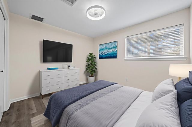 5711 Lorinowoods Drive, Houston, TX 77066