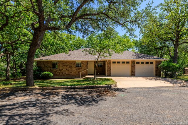 126 tanglewood, Fredericksburg, TX 78624