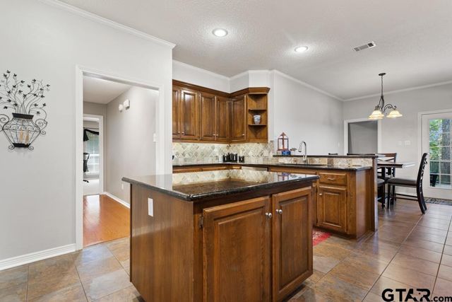 1707 Picadilly Pl, Tyler, TX 75703