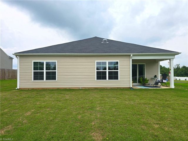 202 Alamos Avenue, Lexington, NC 27295