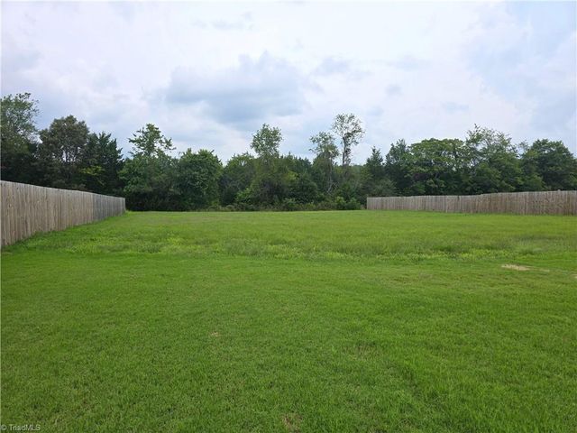 202 Alamos Avenue, Lexington, NC 27295