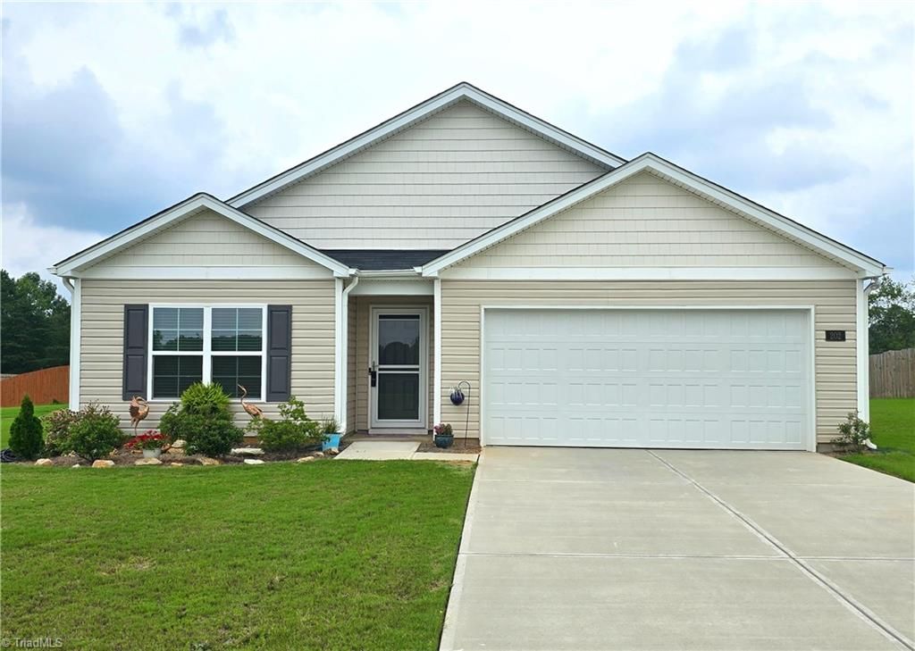 202 Alamos Avenue, Lexington, NC 27295