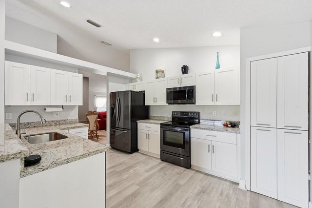 12445 SW 7th Place, Davie, FL 33325