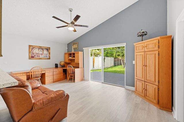 12445 SW 7th Place, Davie, FL 33325