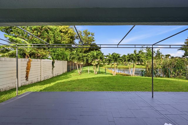 12445 SW 7th Place, Davie, FL 33325