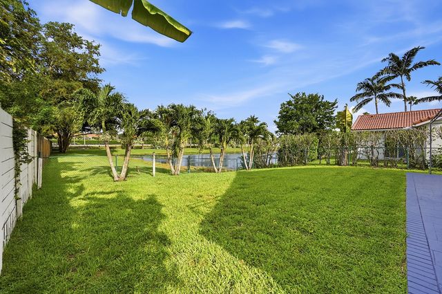 12445 SW 7th Place, Davie, FL 33325