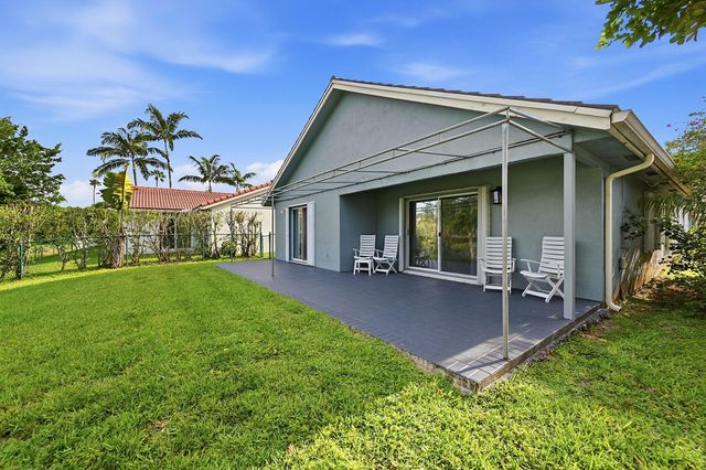 12445 SW 7th Place, Davie, FL 33325