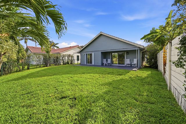 12445 SW 7th Place, Davie, FL 33325