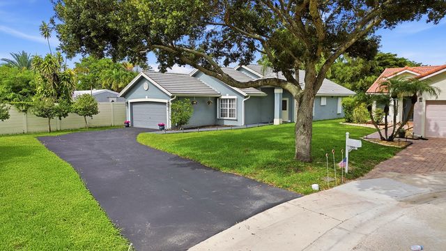 12445 SW 7th Place, Davie, FL 33325