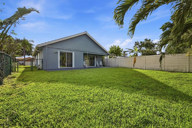 12445 SW 7th Place, Davie, FL 33325