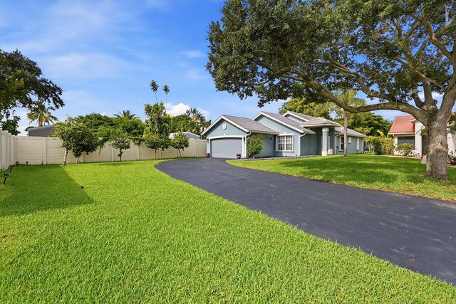 12445 SW 7th Place, Davie, FL 33325