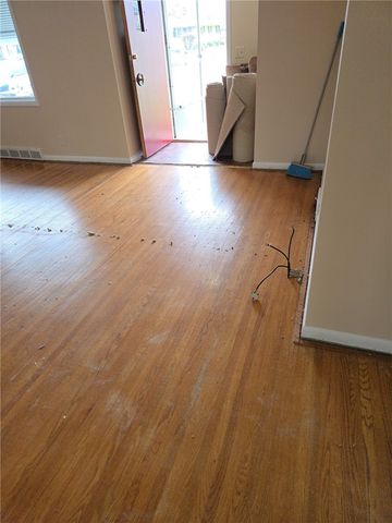 99 Howedale Drive, Greece, NY 14616