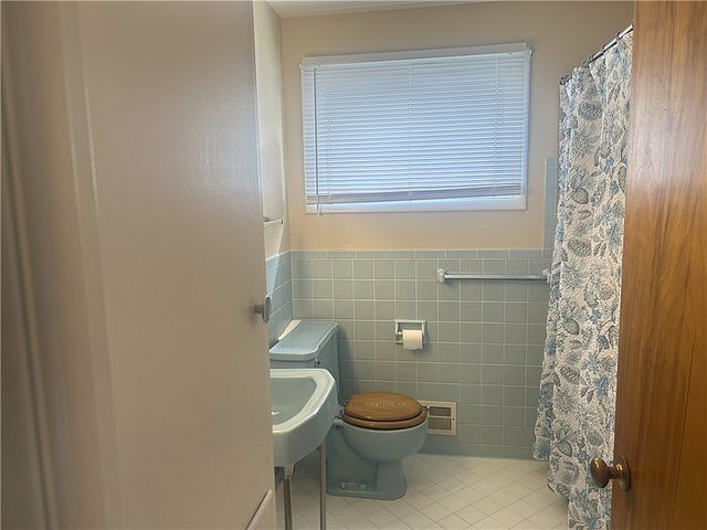 99 Howedale Drive, Greece, NY 14616