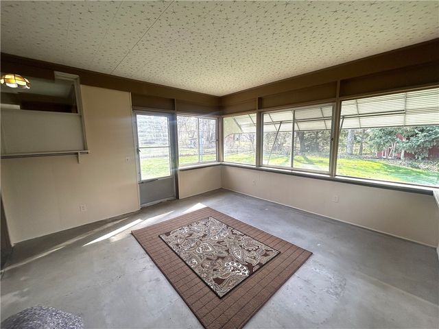 99 Howedale Drive, Greece, NY 14616