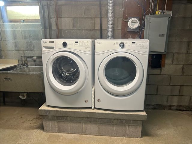 99 Howedale Drive, Greece, NY 14616