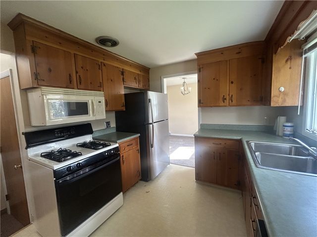 99 Howedale Drive, Greece, NY 14616