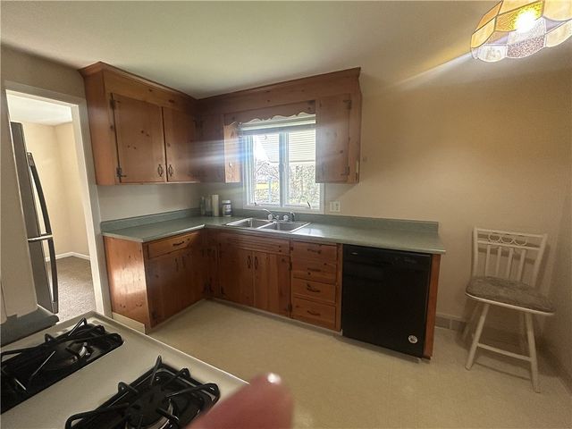 99 Howedale Drive, Greece, NY 14616