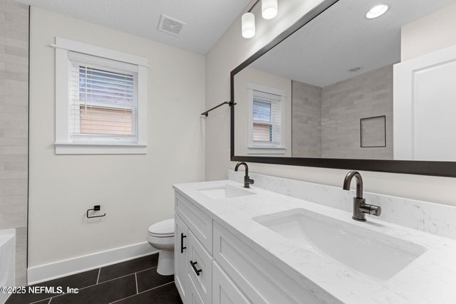 8861 AMALFI Court, Jacksonville, FL 32217