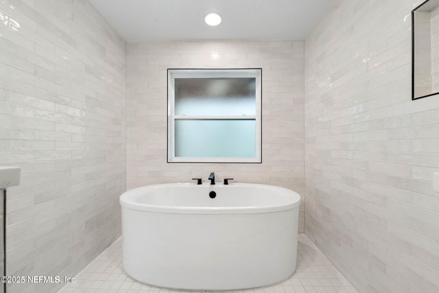 8861 AMALFI Court, Jacksonville, FL 32217