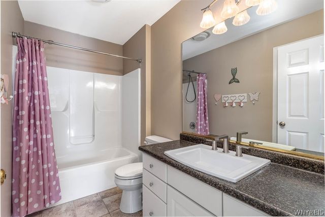 202 Woodstream Drive, Grand Island, NY 14072