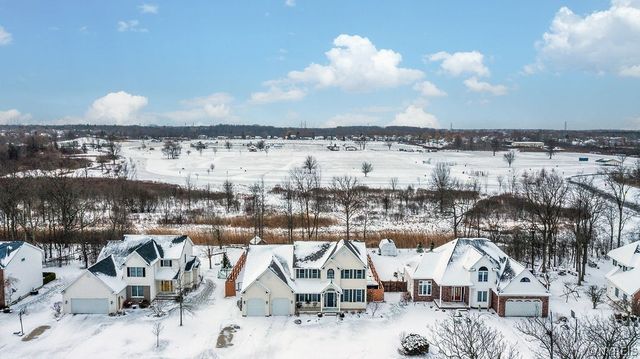 202 Woodstream Drive, Grand Island, NY 14072