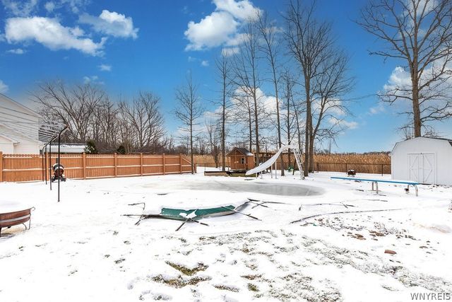 202 Woodstream Drive, Grand Island, NY 14072