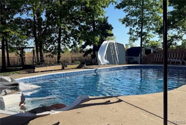 202 Woodstream Drive, Grand Island, NY 14072