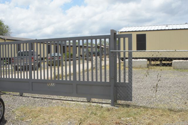 7233 PALM PARK BLVD, San Antonio, TX 78223