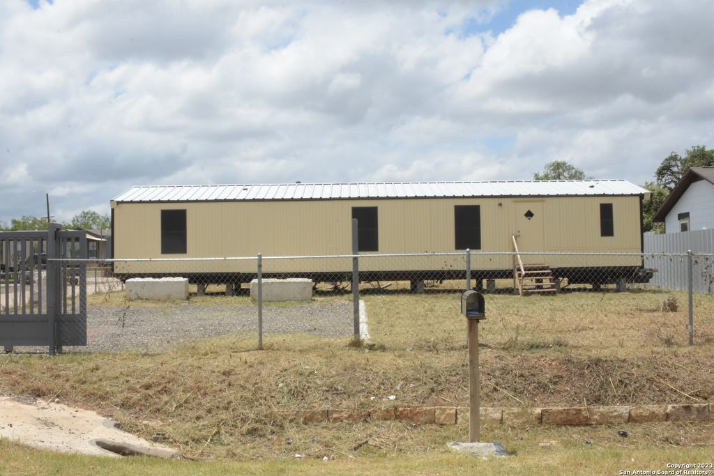 7233 PALM PARK BLVD, San Antonio, TX 78223