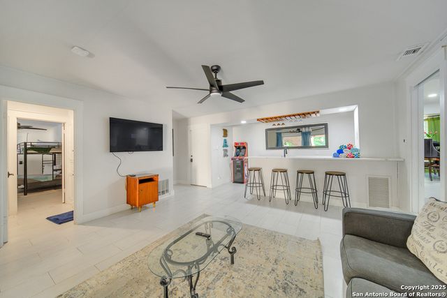 605 Squires, Castle Hills, TX 78213