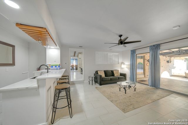 605 Squires, Castle Hills, TX 78213