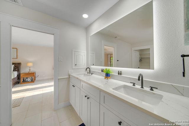 605 Squires, Castle Hills, TX 78213