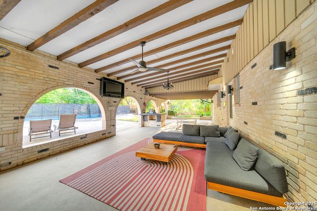 605 Squires, Castle Hills, TX 78213
