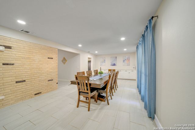 605 Squires, Castle Hills, TX 78213