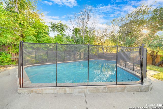 605 Squires, Castle Hills, TX 78213