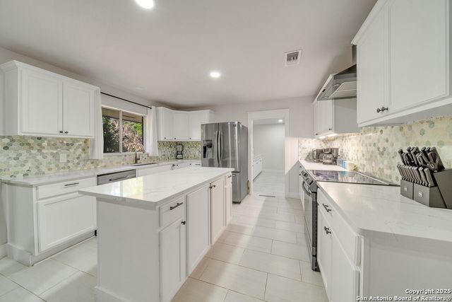 605 Squires, Castle Hills, TX 78213
