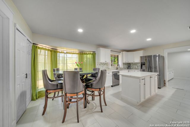 605 Squires, Castle Hills, TX 78213