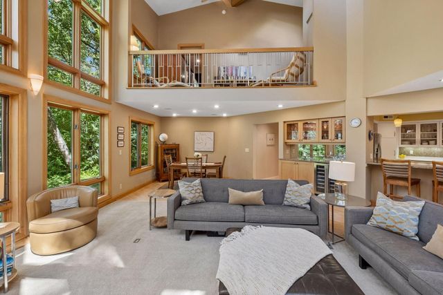 16 Timberglade Road, Bloomington, MN 55437