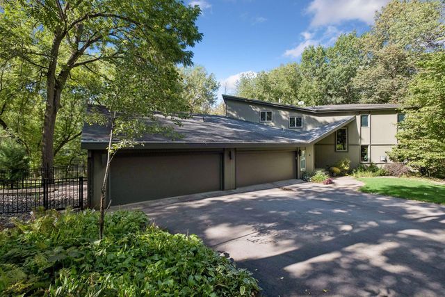 16 Timberglade Road, Bloomington, MN 55437